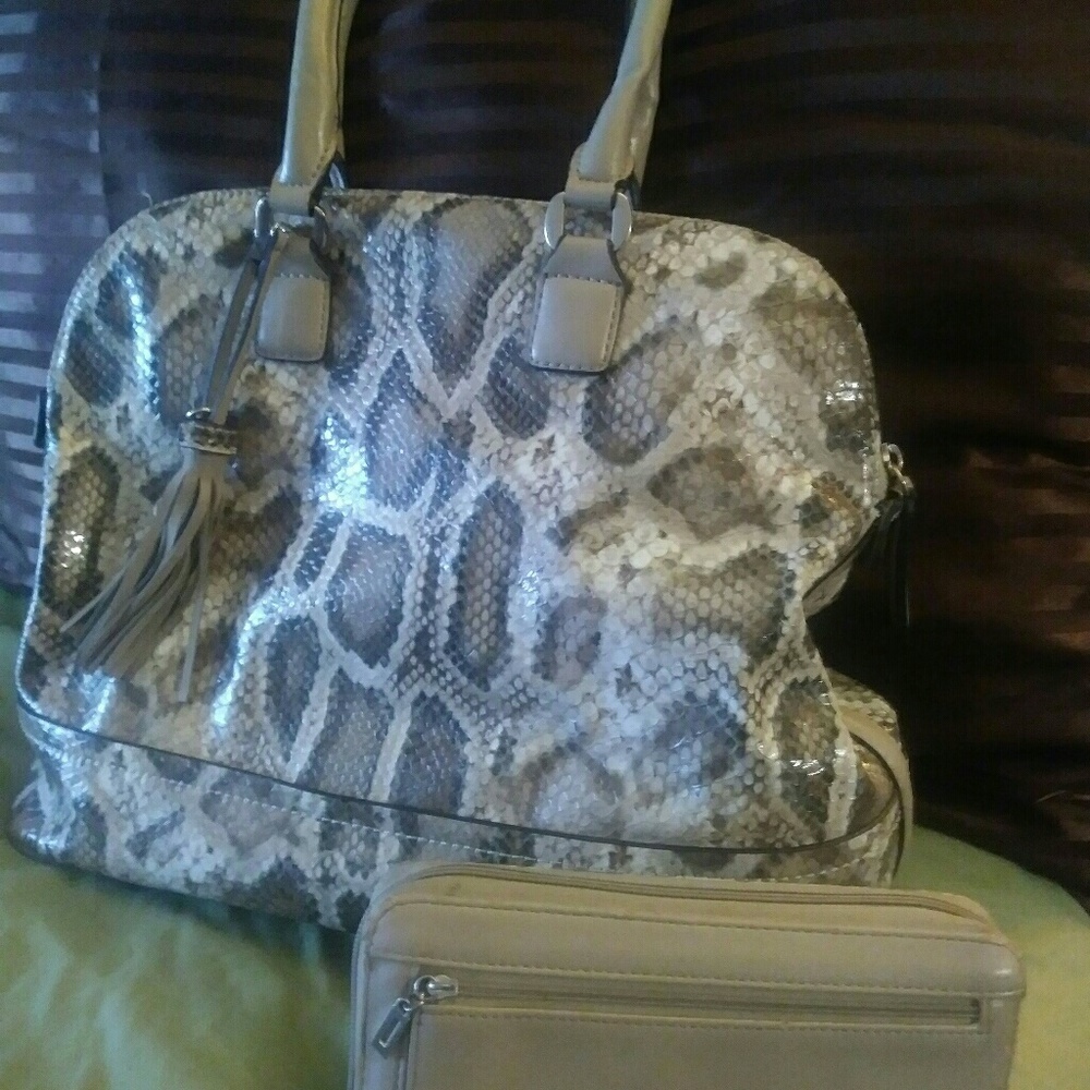 Authentic Guess Snake Embossed Handbag - Picture 2 of 2